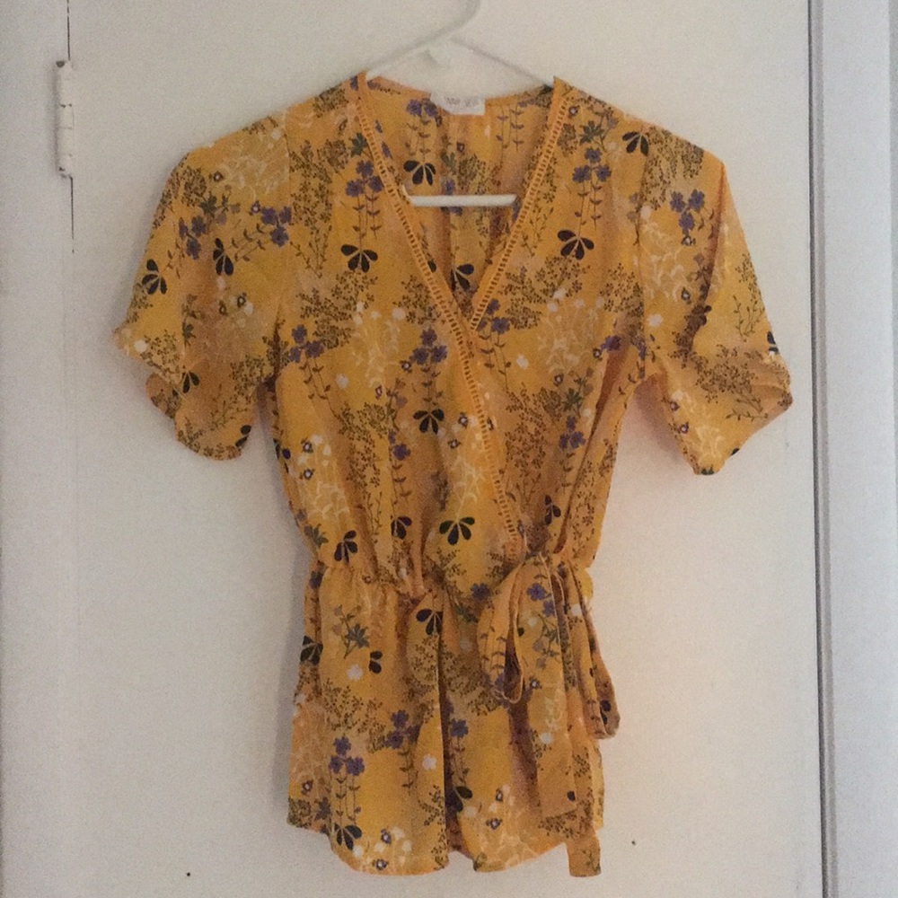Golden yellow floral silky blouse. Size XS.